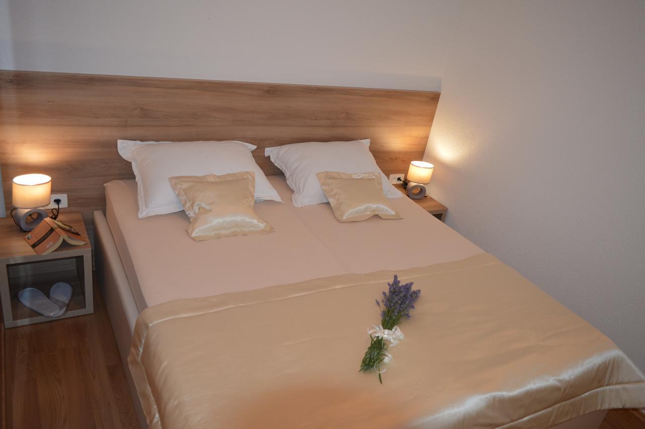 Blue Lake Luxury Rooms Grabovica Bagian luar foto