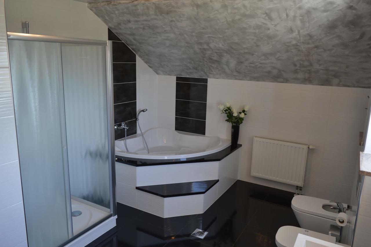 Blue Lake Luxury Rooms Grabovica Bagian luar foto